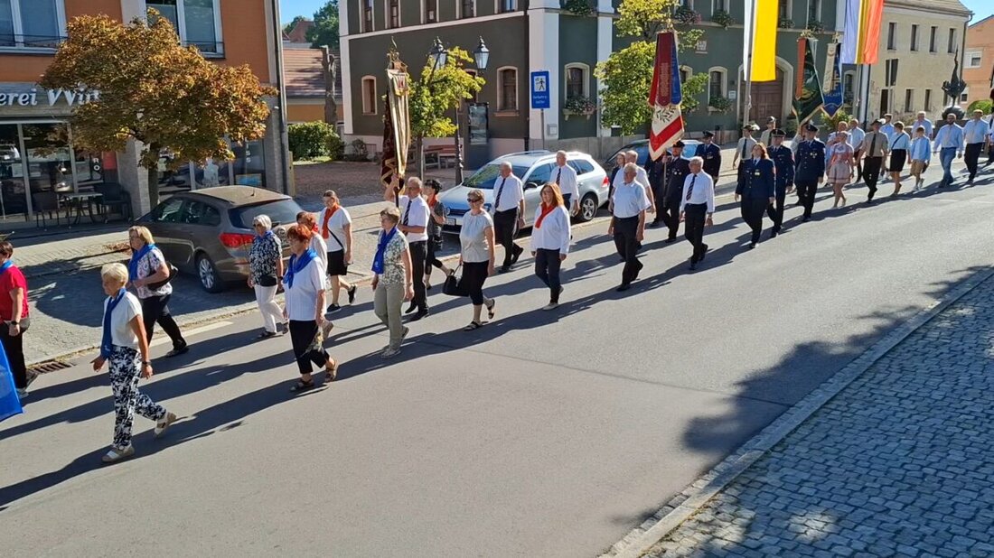 Eslarn. Zum Hochfest Mariä Himmelfahrt feierte die Pfarreiengemeinschaft Eslarn-Moosbach das Patrozinium der Gottesmutter geweihten Pfarrkirche und erinnerte an ihre 700-jährige Geschichte.