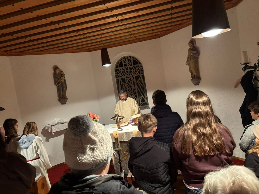 Witschau. Die St. Wolfgangskapelle in Wittschau ist alljährlich ein besonderer Mittelpunkt, wenn die Wittschauer und die Gläubigen aus der Region hier das Patrozinium feiern. Sie wurde 1974 erbaut und ist der Mittelpunkt des Dorfes.