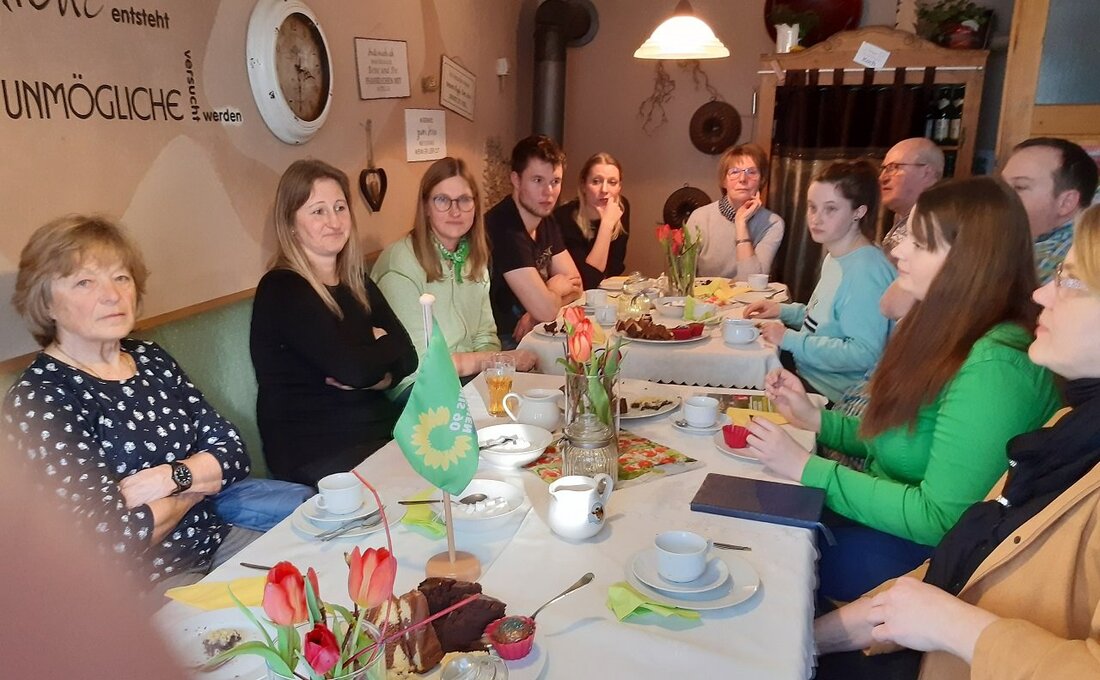 Pechbrunn. Zum “grünen” Kaffeekränzchen luden die Kandidaten von Bündnis 90/Die Grünen des Ortsverbands Pechbrunn interessierte Bürger.  Ortsverbands-Vorsitzende Ute Döhler begrüßte die Bürger in “Gerdas Brotzeitstüberl”. Sie stellte einige ihrer Themen [&hellip;]