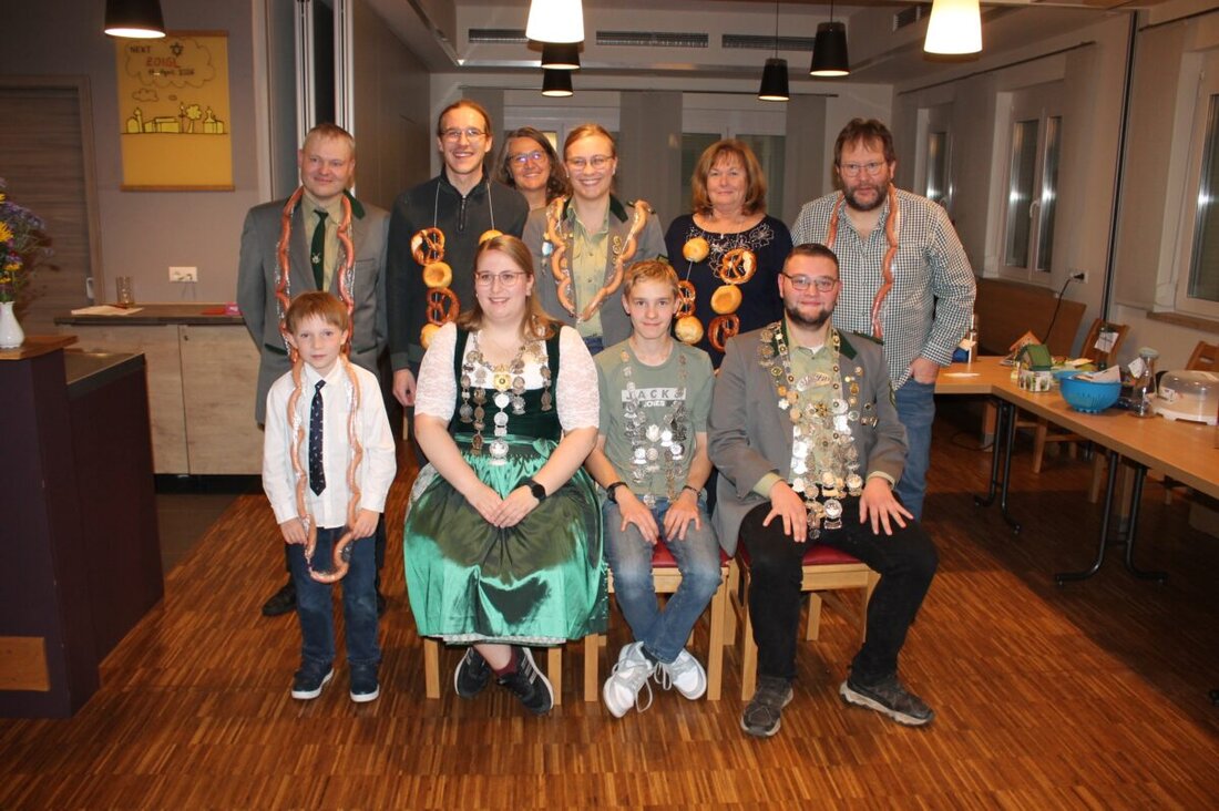 Zessau. Fabian Bäumler wurde Schützenkönig und holte Vereinsmeister, Wanderpokal und Scheiben. Magdalena Wittmann ist Schützenliesl und Luftpistolenkönigin. Hubert Wittmann traf 100 Ringe und Lukas Prunhuber wurde Jugendkönig.