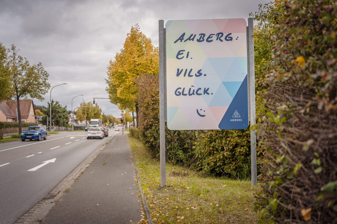 Amberg. Mit frischem Design, persönlichen Botschaften und einem Hauch Heimatgefühl heißen die neuen Stadteingangstafeln ab sofort alle Besucherinnen und Besucher auf ihrem Weg nach Amberg willkommen.