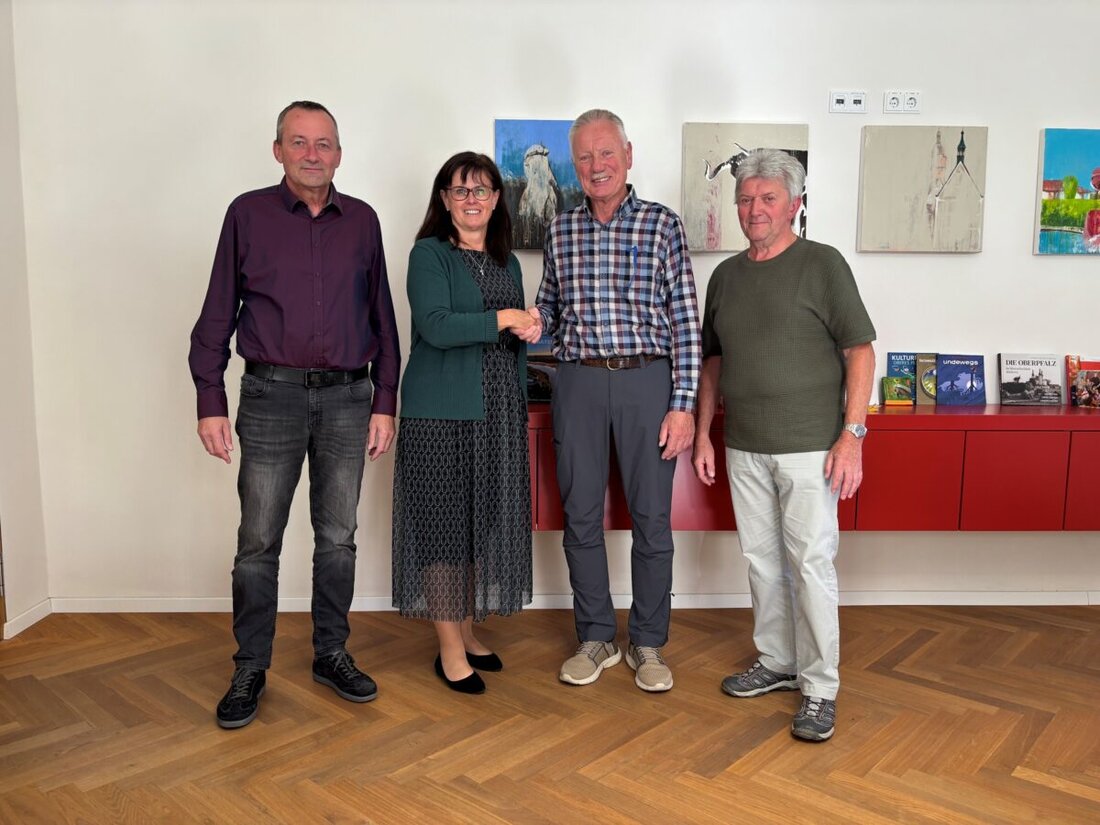 Auerbach. Peter Koch ist neuer Feldgeschworener und legte am 23. September 2026 den Eid vor der Ersten Bürgermeisterin Birgit Barth ab. Auf Vorschlag der sechs Feldgeschworenen stärkt er das Gremium.