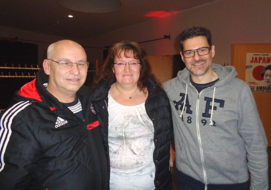 Windischeschenbach/Amberg. Am 11. November gastierte Rick Kavanian mit seinem neuen und mittlerweile vierten Bühnenprogramm “OFFROAD” vor ausverkauften Haus im Amberger Musikomm. Dabei kehrte er zu seinen Wurzeln zurück. Offen bleibt [&hellip;]