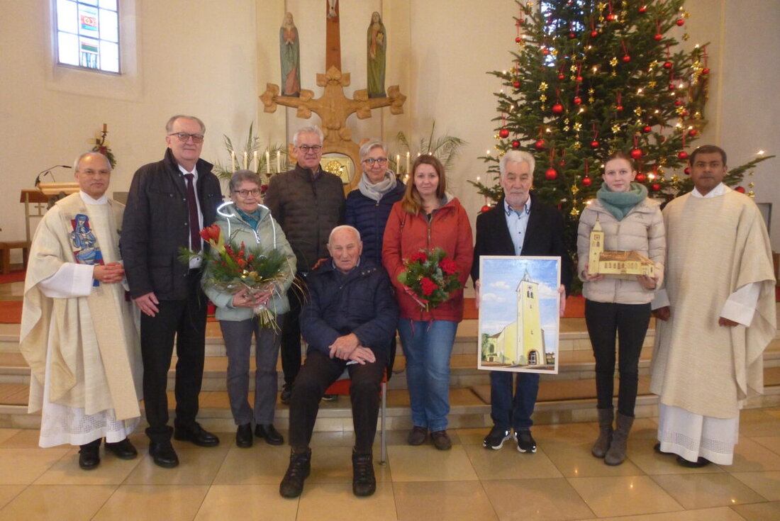 Weiherhammer. Die Katholische Pfarrgemeinde Weiherhammer verabschiedet Mesner Alfons Bogner (92) nach fast 60-jährigem Dienst und begrüßt Nicole Stilp als seine Nachfolgerin. 