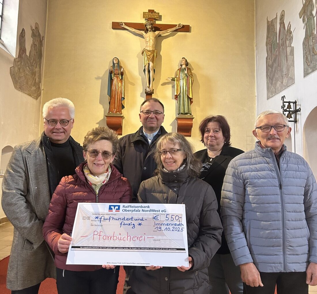 Immenreuth. Der Pfarrgemeinderat spendet 550 Euro an das Büchereiteam der Herz-Jesu-Pfarrei. Das Geld stammt vom Erntedank-Brunch mit über 80 Gästen. Am Donnerstag, 4. November, 16 Uhr, gibt es eine Vorlese- und Bastel-Stunde zum Thema Licht.
