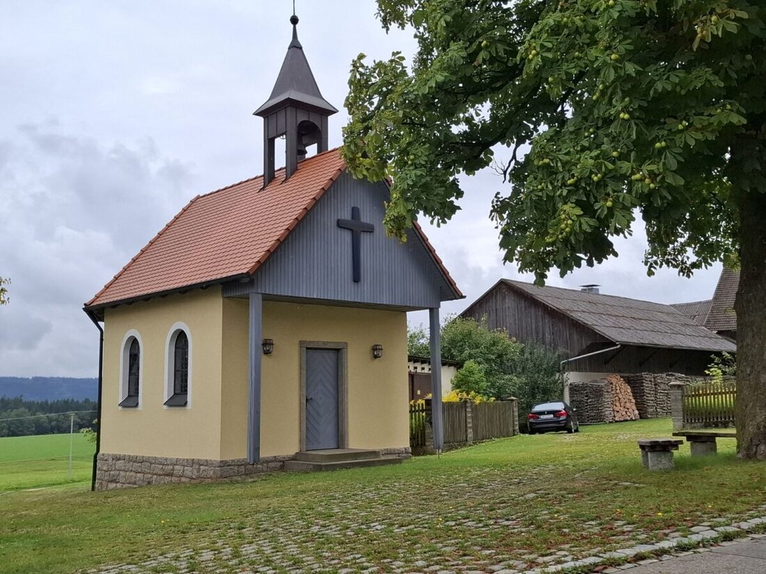 Eslarn. Eslarn und Moosbach gründen mit Etzgersrieth und Tröbes eine Pfarrgemeinschaft und feiern den Gründungsgottesdienst am 7. September um 9.30 Uhr an der Kapelle in Ragenwies.