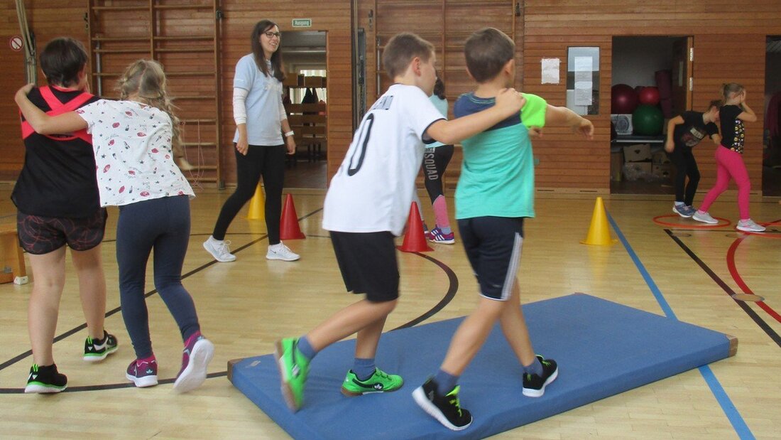 Püchersreuth. “Mit Spiel und Spaß zu mehr Wohlbefinden” klingt zu einfach um wahr zu sein? Ganz im Gegenteil: In der Grundschule Püchersreuth lernen die Schüler spielerisch die Grundlagen für ein [&hellip;]