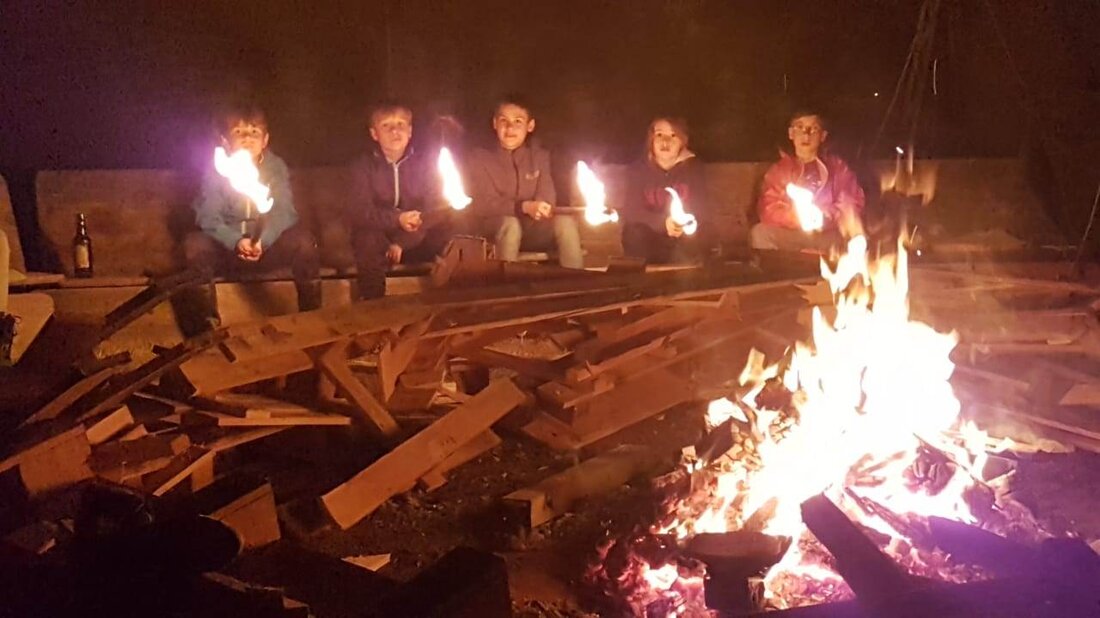 Immenreuth/Windischeschenbach. Weiß-blauer Himmel passend zum Motto: Knapp 100 Abenteuerlustige machten sich auch in diesem Jahr wieder auf nach Immenreuth zum alljährlichen Pfingstzeltlager des Ortsjugendwerks der AWO in Windischeschenbach. Das Motto „ [&hellip;]