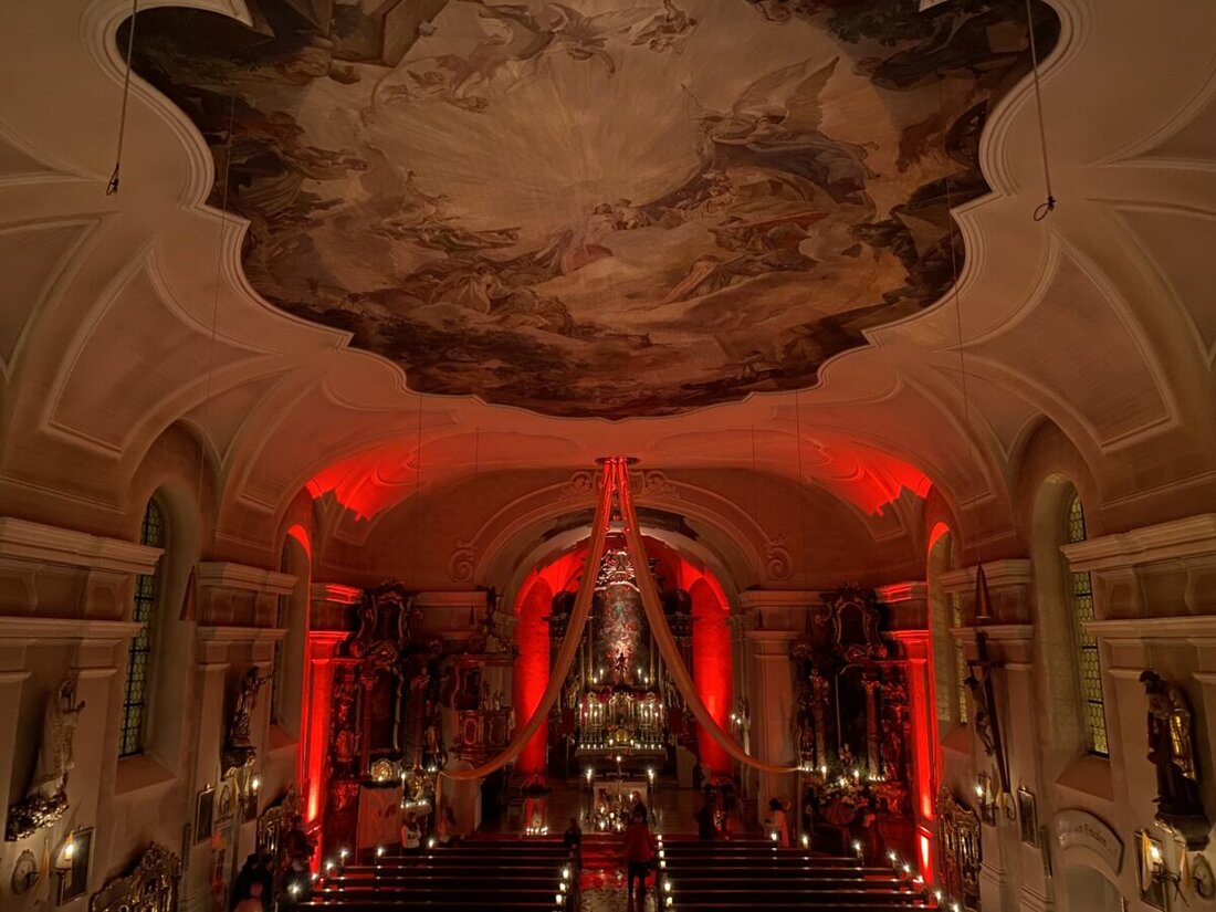 Erbendorf. Der Orgelbauverein und der Pfarrgemeinderat veranstalten am Samstag die Nacht der offenen Kirchen mit verschiedenen Aktionen, darunter eine feierliche Messe, Turmbesichtigungen und ein Pfingstfeuer.