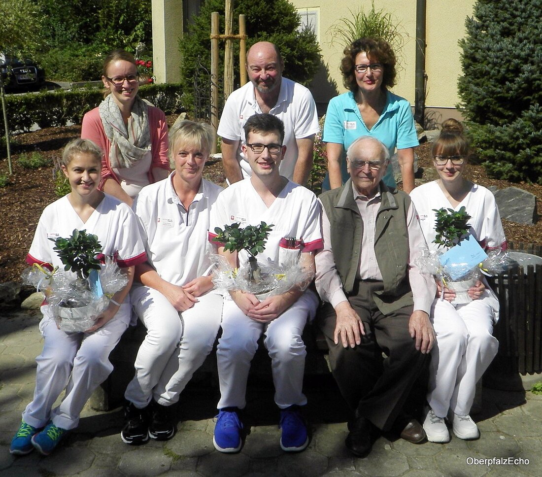Neustadt/WN. Nach einem freiwilligen Praktikum im Caritas Alten- und Pflegeheim St. Martin stand die Entscheidung der beiden Schulabsolventinnen Sophia Schreffl und Elisabeth Zahner fest:  „Wir wollen alten Menschen unterstützend zur [&hellip;]