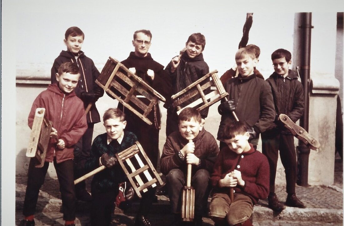 Pfreimd. Die Jahresschrift 2024 des Heimatkundlichen und Historischen Arbeitskreises Pfreimd umfasst 122 Seiten mit acht Beiträgen von fünf Autoren und kann für 12,50 Euro erworben werden. Themen sind unter anderem der christliche Brauch des "Ratschens" und eine Wallfahrt nach Amberg im Jahr 1901.