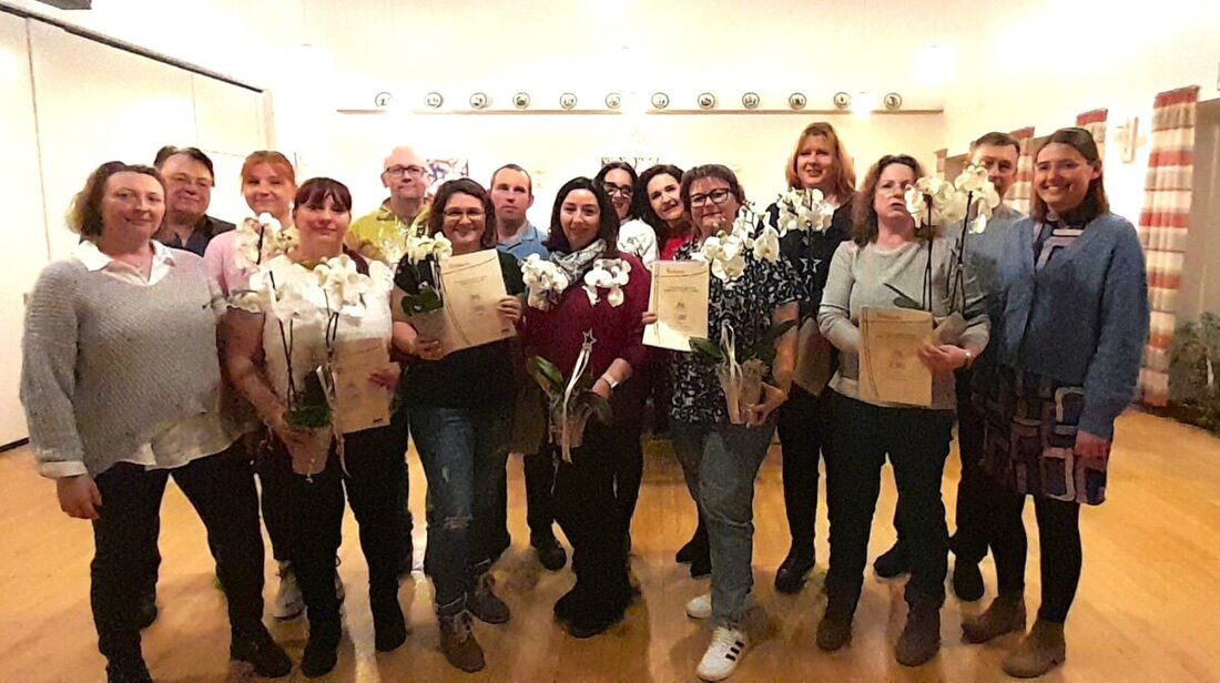 Pfreimd. Langjährige Mitarbeiter des Pflegedienstes "Die Ambulanten GmbH" wurden für ihre Betriebszugehörigkeit von 5 bis 20 Jahren geehrt. Geschäftsführer Johann Troidl überreichte Urkunden und Geschenke im Rahmen von Weihnachtsfeiern.