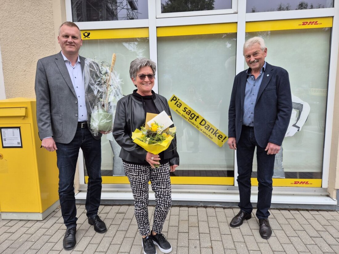 Maxhütte-Haidhof. Pia Chwastek, die 18 Jahre lang die Postfiliale leitete, geht in Rente und der neue Standort wird am 7. Mai 2025 im REWE MÜCK eröffnen. Zahlreiche Gäste, darunter Bürgermeister und Familie, verabschiedeten sie und dankten für ihren langjährigen Einsatz.