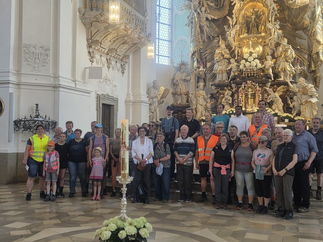 Gößweinstein. 33 Gläubige aus Kaltenbrunn pilgerten an Pfingsten durch die Fränkische Schweiz zur Basilika der Heiligsten Dreifaltigkeit. Gebet, Segensworte und Gemeinschaft prägten den Weg über Pegnitz, Pottenstein und Elbersberg.