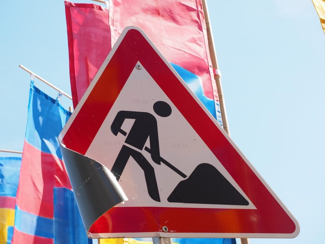 Amberg. Wegen Umstellung der Freiwilligen Feuerwehr auf Fernwärme ist die Gasfabrikstraße ca. vier Wochen ab dem 30. Juni 2025 voll gesperrt. Die Maßnahme soll eine umweltfreundliche Wärmeversorgung sichern.