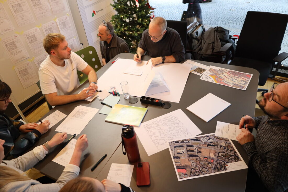 Weiden. Am 1. Dezember 2025 startete im Denk.Max Stadtlabor ein Planspiel zur Innenentwicklung, geleitet von UmbauStadt. Es setzte wichtige Impulse und band Politik, Fachleute und Bürger ein.