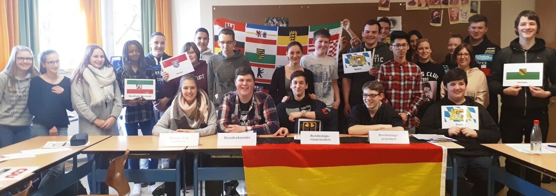 Tirschenreuth. 28 Schülerinnen und Schüler der Johann-Andreas-Schmeller-Schule in Tirschenreuth nahmen sich der Situation der Migranten auf dem deutschen Arbeitsmarkt an. Bei einem Planspiel stellten sich die Jugendlichen neuen Herausforderungen: Politik selber [&hellip;]