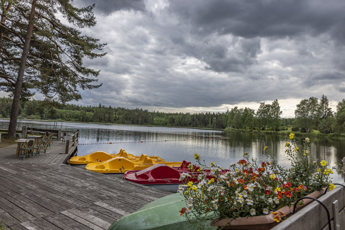 Plößberg. Der Kiosk mit Biergarten am "Großer Weiher" sucht einen neuen Pächter, Details auf der Homepage von Plößberg.