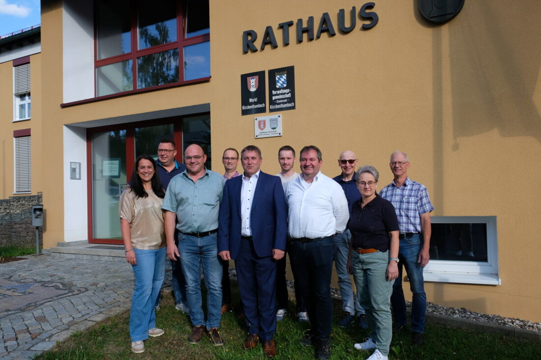 Kirchenthumbach. Ein harmonischer Neuanfang in der VG, denn die Verbandsversammlung wählte Bürgermeister Ewald Plößner zum Vorsitzenden. Stellvertreter sind Alexander Goller aus Vorbach und Johannes Schmid aus Schlammersdorf.