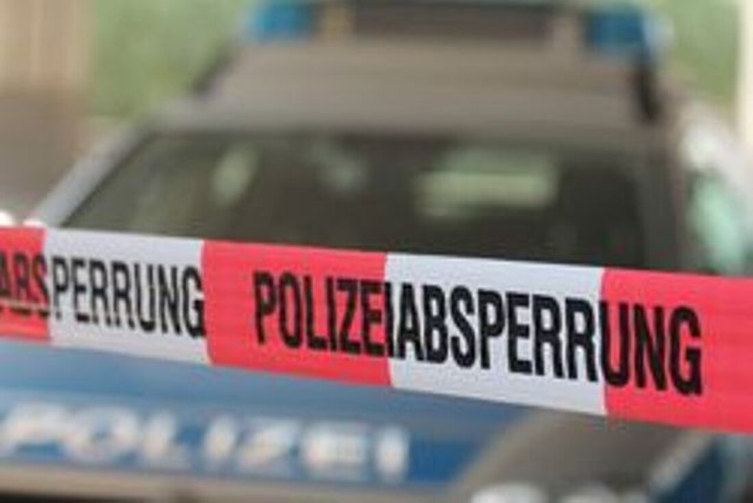 Neustadt/WN. Die Eingangstüre einer Asylbewerberunterkunft in Neustadt wurde am Wochenende demoliert. Ein Unbekannter hat den Glaseinsatz der Tür beschädigt. Die Polizei hofft nun auf Hinweise aus der Bevölkerung.  Am Freitagabend [&hellip;]