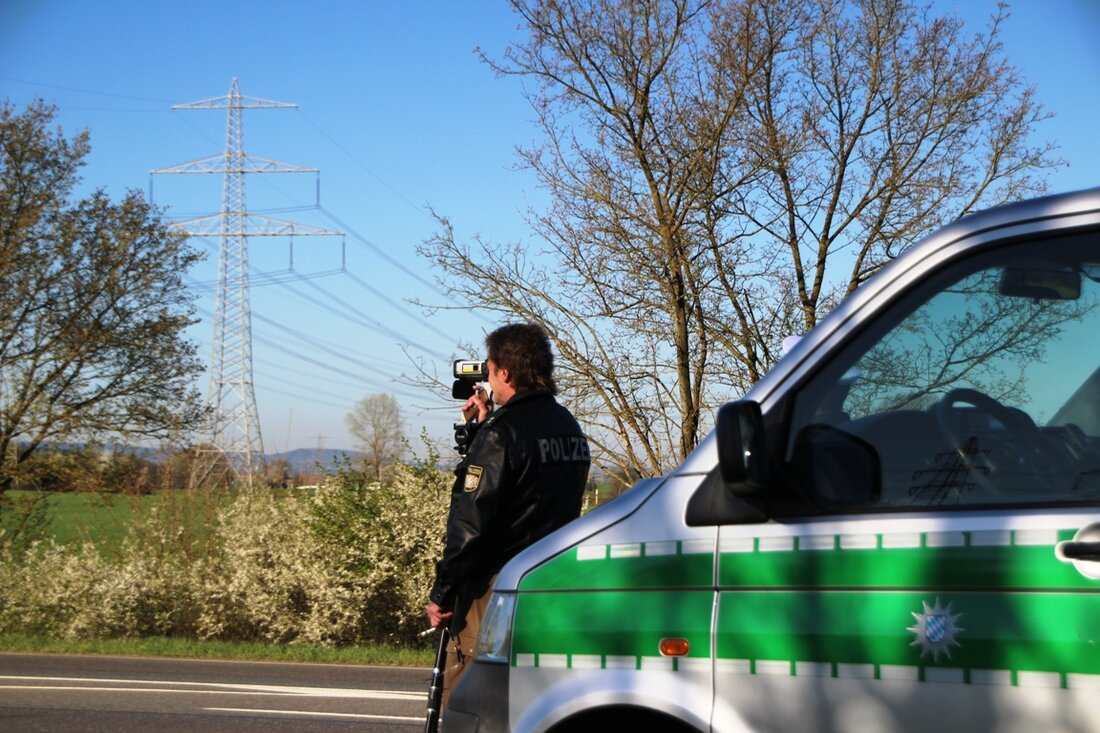 Weiden/Neustadt/WN/Tirschenreuth. Auch im Juli hat es wieder einige Raser erwischt. Die Polizei hat wieder Geschwindigkeitsmessungen in den Landkreisen Tirschenreuth, Neustadt/WN und im Stadtgebiet Weiden durchgeführt. Die Polizei kontrollierte im Juli insgesamt 70.893 [&hellip;]