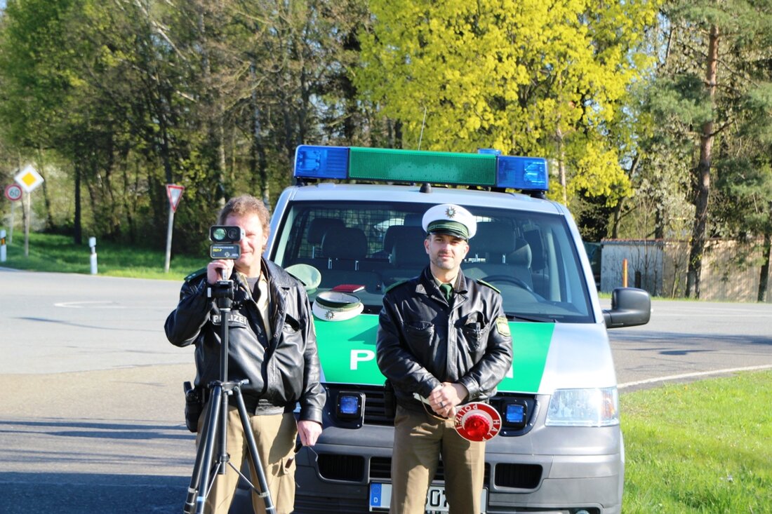 Neustadt/WN. Jetzt, wo der Frühling vor der Tür steht, will die Polizei wieder vermehrt kontrollieren. Besonders im Visier sind dann Motorradfahrer. Bei einer Geschwindigkeitskontrolle am Donnerstagabend gegen 22.45 Uhr wurde [&hellip;]
