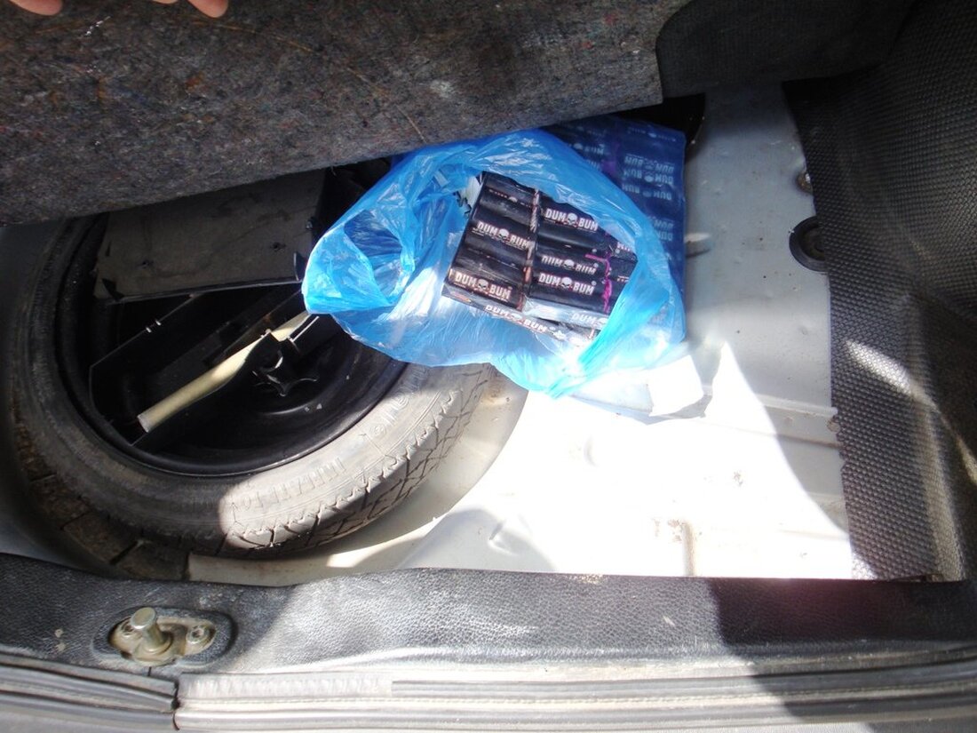 Waldsassen. Eine gemeinsame Kontrollaktion der Bärnauer Bundespolizei mit dem Selber Zoll in Waldsassen brachte am Wochenende eine ebenso bemerkenswerte wie unerlaubte Einkaufsfahrt ans Licht. In einem Auto entdeckten die Beamten [&hellip;]