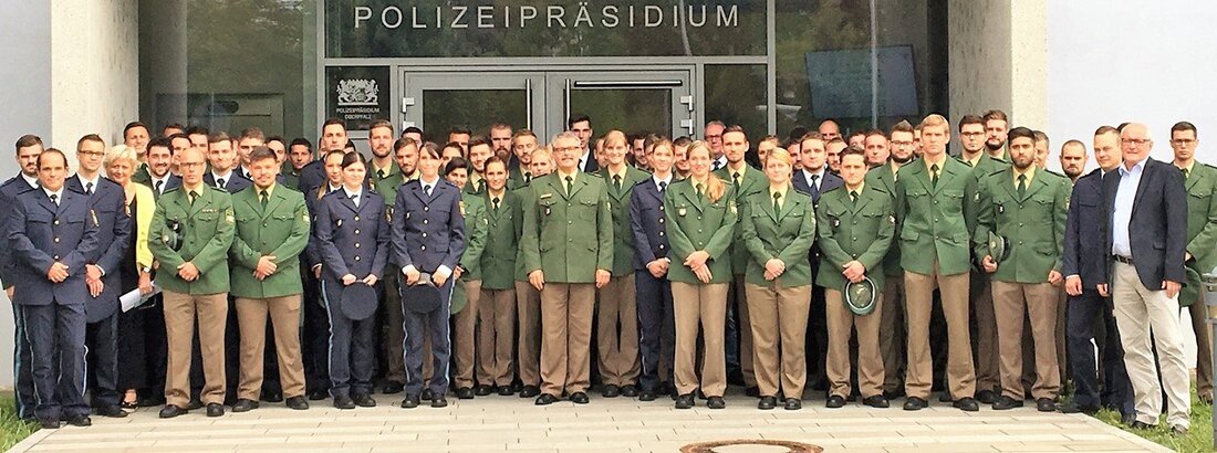 Regensburg. Willkommen bei der Polizei: 72 neue Beamtinnen und Beamte verstärken seit Anfang September die Inspektionen in der Oberpfalz. Polizei-Vizepräsident Michael Liegl begrüßte am Freitag die neuen Kolleginnen und Kollegen im [&hellip;]