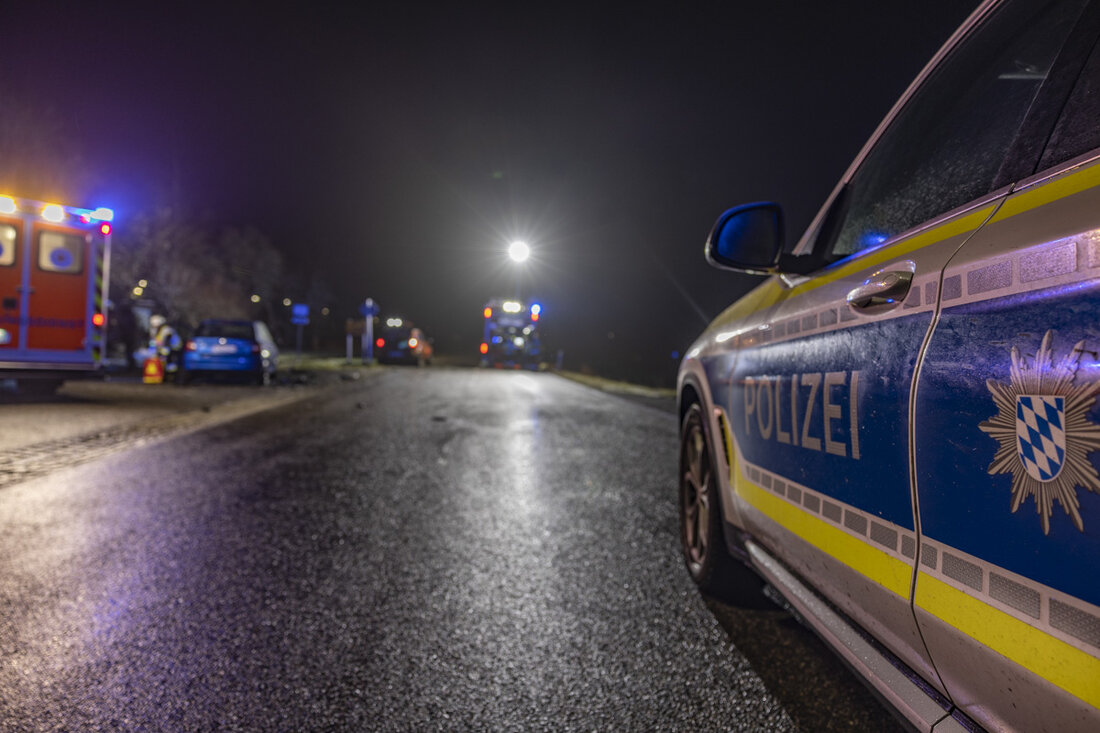 Ursensollen. Nach mehreren Einbrüchen in ein Einfamilienhaus nahm die Kriminalpolizei Amberg drei Tatverdächtige fest. Ein gestohlener Waffenschrank sowie weiteres Diebesgut wurden bei Durchsuchungen gefunden.