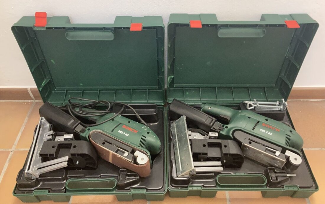 Mitterteich. Die Polizei sucht den Besitzer zweier Bosch-Bandschleifer, die in einem leeren Haus sichergestellt wurden, und Hinweise nimmt die Polizeiinspektion Waldsassen unter 09632 849-0 entgegen.