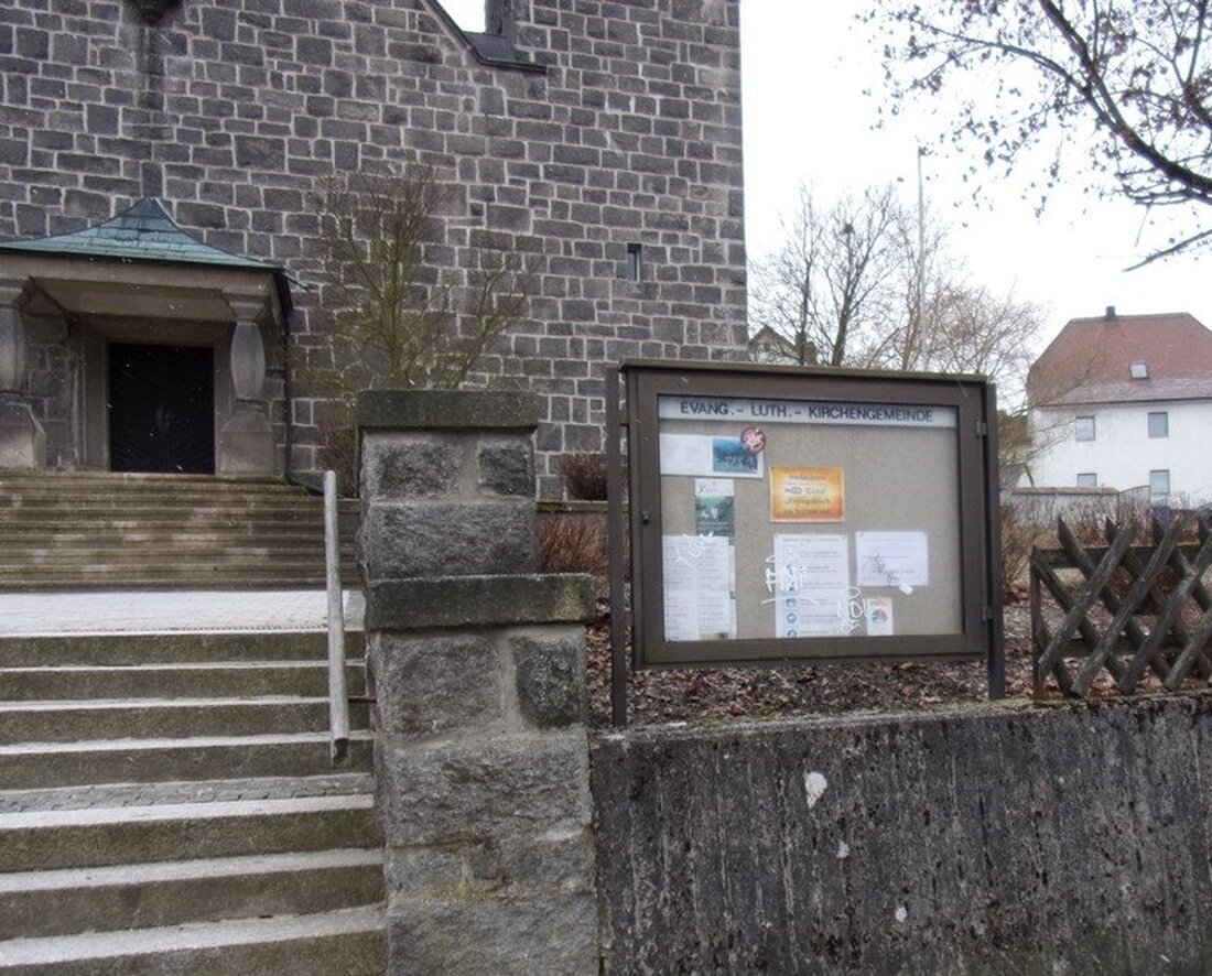 Windischeschenbach. Wer hat den Schaukasten der Kirche beschmiert? 