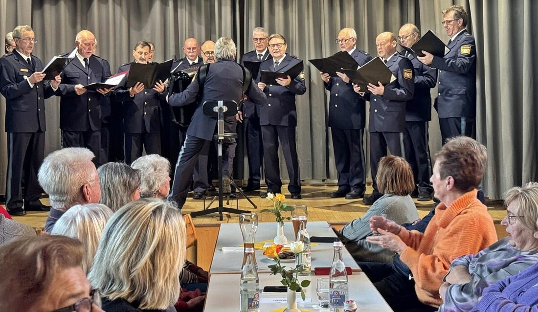 Rothenstadt. Der Polizeichor aus Weiden erfreute die Senioren mit einem abwechslungsreichen Programm aus Liedern und Schlagern. Die Seniorenbetreuerinnen
der Pfarrei rundete den geselligen Nachmittag mit einem Kuchenbuffet ab.