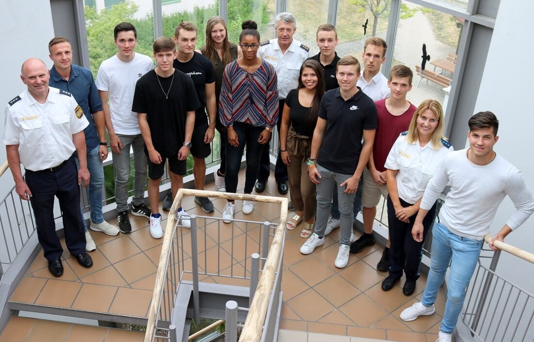 Weiden. Neue Polizeianwärter machen sich bereit: Im September beginnt ihre Ausbildung, schon jetzt trifft sich der Polizeinachwuchs der Nordoberpfalz zum Austausch.  Von Jürgen Wilke  In der Polizeiinspektion (PI) Weiden haben [&hellip;]