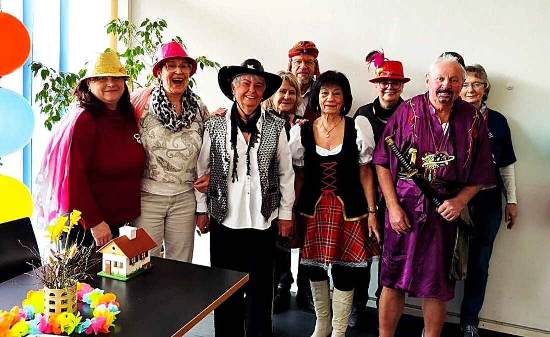 Weiden. Im Cafe Mitte feierte der Bund der Berliner einen bunten Faschingsnachmittag mit Musik, Polonaise und Maskenprämierung. Ein Samurai gewann, gefeiert wurde lange. Die Jahreshauptversammlung ist am 6. März um 14 Uhr.