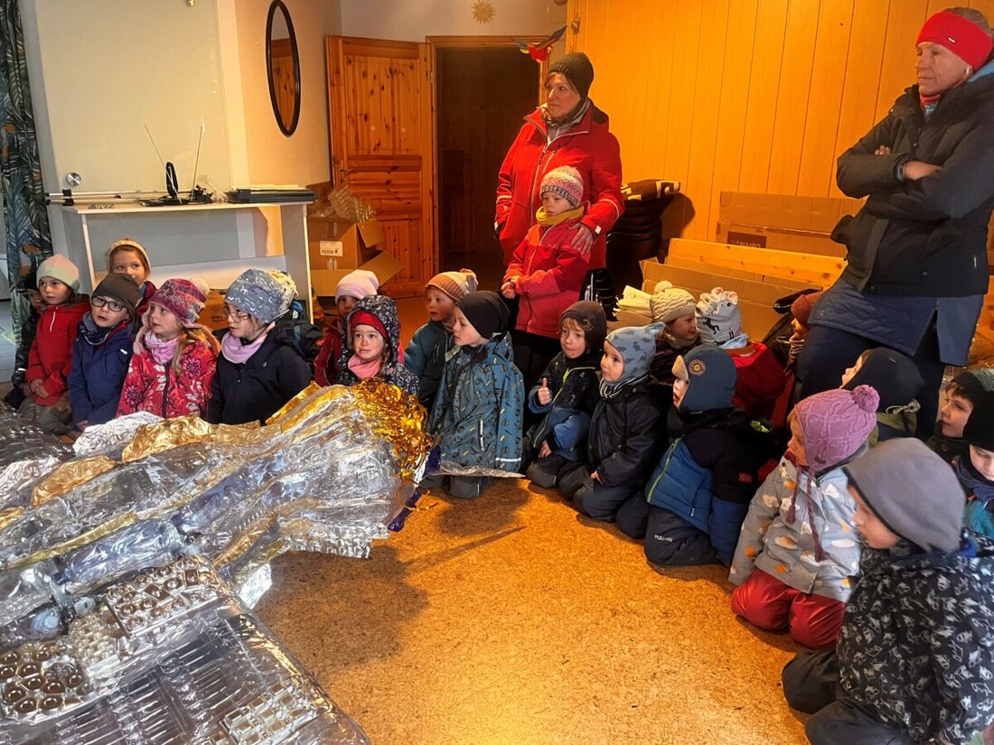 Furth im Wald. Künstlerin Tanja Martina Federl hat aus Kunststoffabfällen drei "Polygeister" für die Landesgartenschau geschaffen, um auf die Wichtigkeit des Recyclings hinzuweisen.