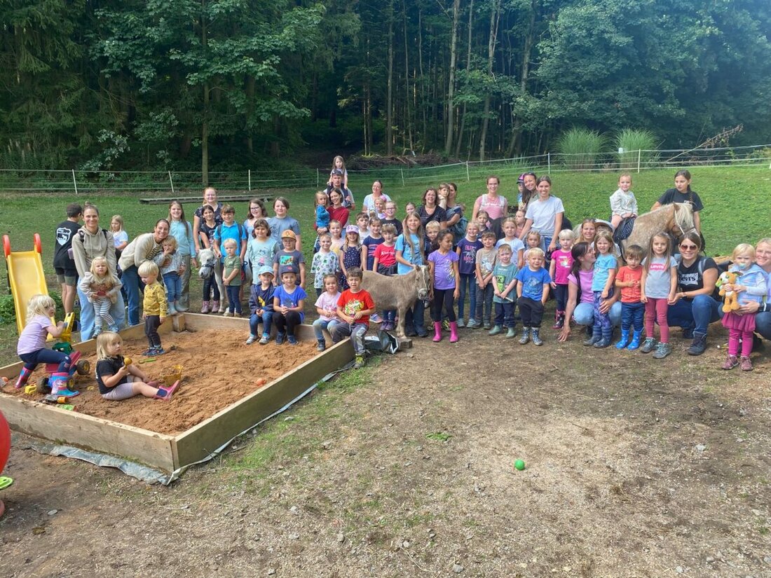 Vohenstrauß. Über 60 Kinder erlebten beim Ferienprogramm mit den Minis vom Pfreimdtal einen unvergesslichen Nachmittag mit Ponys, Spielen und Lagerfeuer.