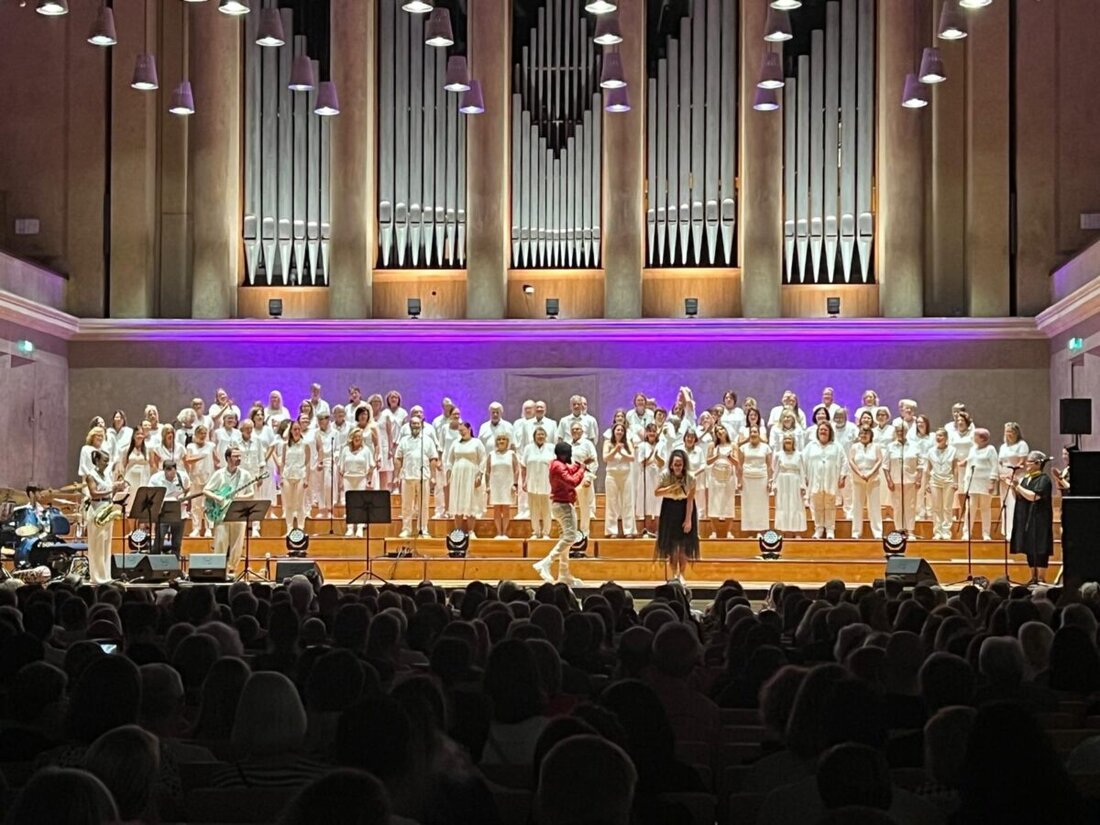 Weiden. Sänger Mano Michael startet das Projekt "The Experience - Pop meets Gospel" Ende November. Highlight ist das Konzert am 28. November 2025 in der Max-Reger-Halle.