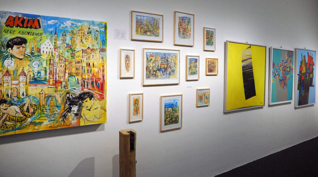 Amberg. Am dritten Adventssonntag, 14. Dezember 2025, porträtiert Achim Hüttner in der Stadtgalerie Alte Feuerwache von 15 bis 17 Uhr in Bleistift; kostenlos, Spenden zugunsten des amberger kunstkasten.