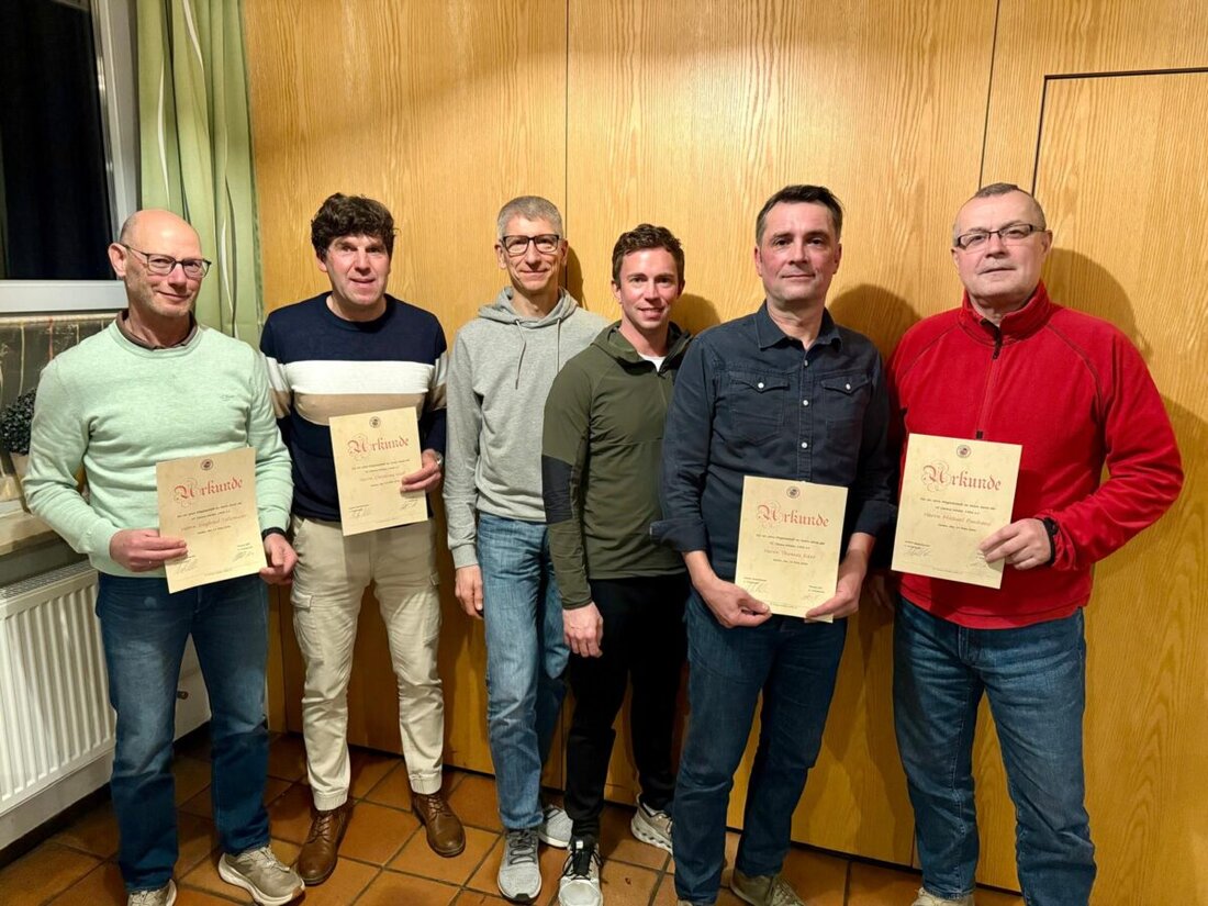 Weiden. Der VC Corona Weiden zog bei seiner Jahreshauptversammlung in der Dotscheria eine positive Bilanz für 2025: stabile Finanzen, aktives Vereinsleben und 205 Mitglieder. Zudem gab es Ehrungen und die Entlastung des Vorstands.