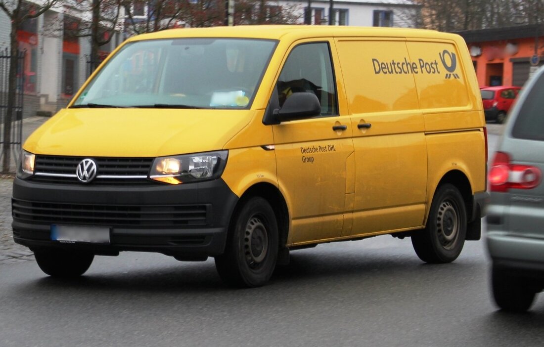 Eschenbach. Die Polizei meldet eine Brandstiftung an einem Post-Briefkasten in Grafenwöhr (25. bis 27. Oktober 2025) sowie einen Unfall bei Speinshart am 1. November 2025 gegen 9.30 Uhr. Alkoholverdacht, Fahrer leicht verletzt.