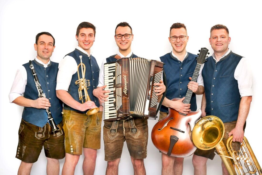  Mit viel Schwung, handgemachter Musik und echter Spielfreude starten die Nordoberpfälzer Musikfreunde ins neue Jahr. Am Samstag, 24. Januar, wird der Postkeller in Weiden zum Treffpunkt für Freunde der alpenländischen und volkstümlichen Musik, wenn die junge Oberkrainerformation Power Hoch 5 ab 19 Uhr zum Tanz und Zuhören einlädt.