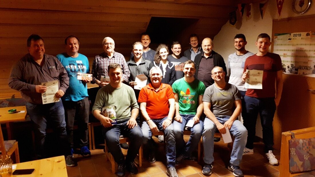 Wurz. Der von den Fußballern des SV Wurz veranstaltete „komode“ Preisschafkopf lockte knapp 30 Kartler, vom Anfänger bis zum Profi ins Sportheim. Von Tom Kreuzer Darunter waren auch 2 Frauen [&hellip;]