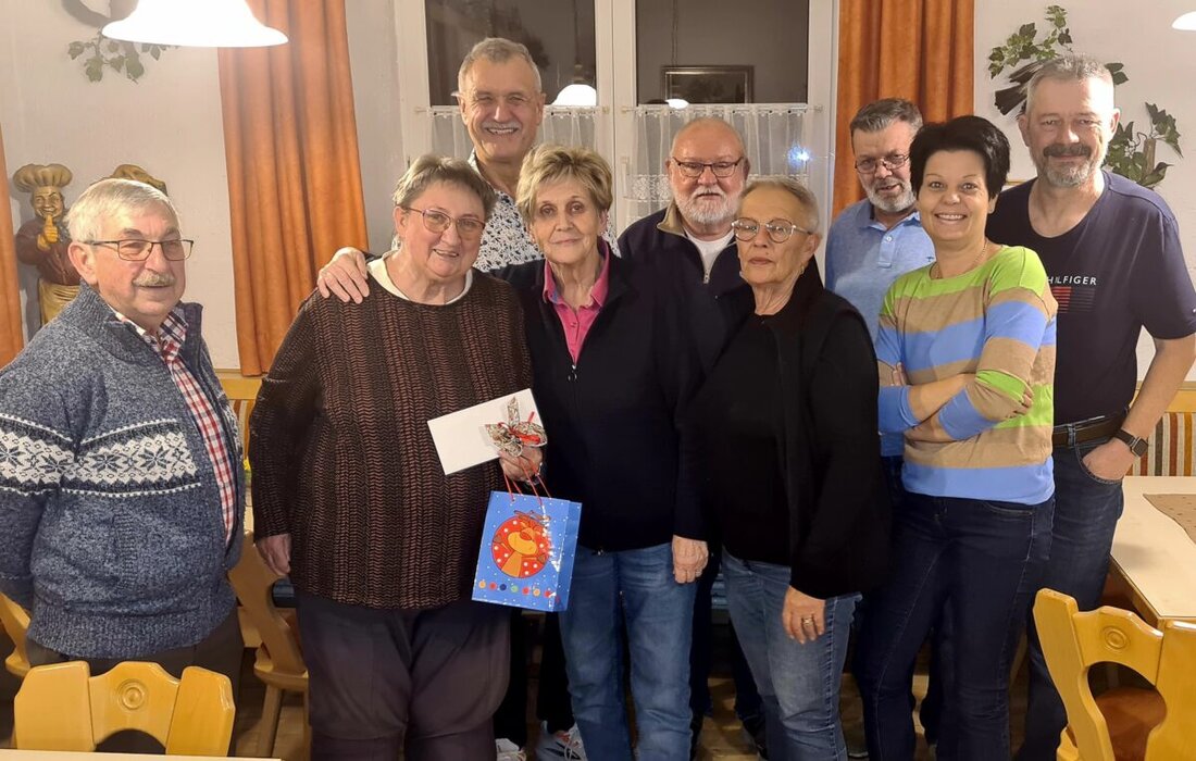 Weiden. Der Preisschafkopf der Kameradschaft Technischer Truppen startete mit dem Motto „Der Alte sticht den Bugl“. Ein fehlender Spieler bremste, doch es wurde an zwei Tischen bis spät gespielt und zuletzt die Sieger ermittelt.