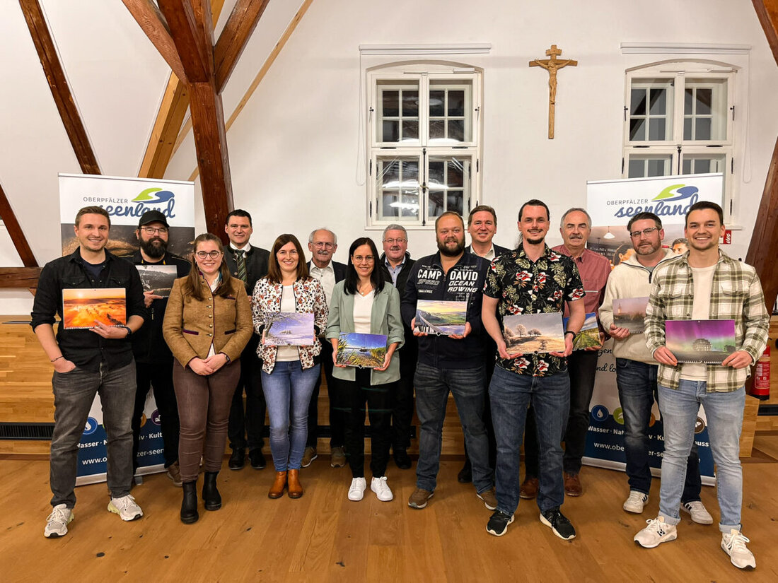 Steinberg a. See. Das Oberpfälzer Seenland hat die Gewinnerfotos für den Seenland-Kalender 2025 prämiert, welche die Schönheit der Region zeigen. Fast 200 Fotografien wurden eingereicht, zwölf Bilder zieren nun den Kalender.