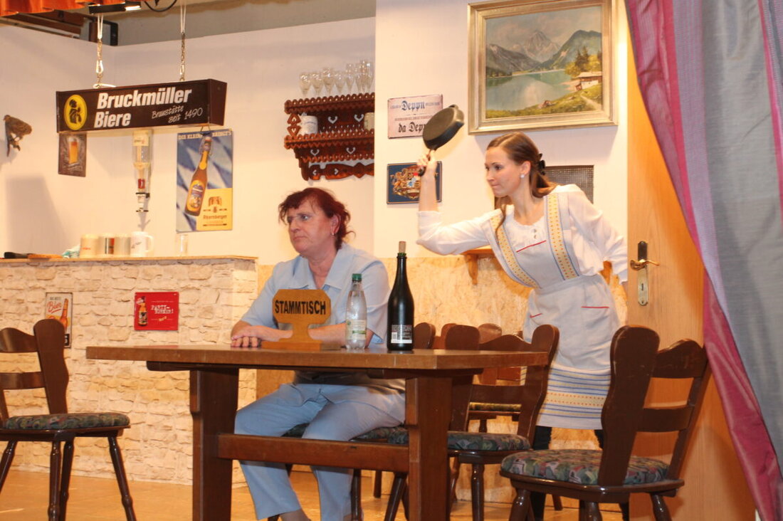 Neukirchen zu St. Christoph. Die Theatergruppe zeigt mit „aufzumfensterln.com“ eine bayerische Komödie rund um eine Dating-App. Regisseur Max Zehent setzt auf treffende Rollen und verspricht kurzweiligen Abend im Pfarrheim.