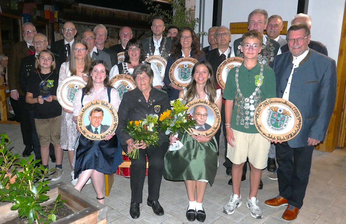 Weiherhammer. Die „Residenz“ des Oberpfälzer Schützen-Nordgaus im Bayerischen Sportschützenbund liegt für zwölf Monate in Neustadt/WN: Aus der Schützengesellschaft Eichenlaub in der Kreisstadt kommen die frischgebackenen Inhaber der beiden begehrtesten „royalen“ Würden, Luftgewehr-Gauschützenkönig Wolfgang Huber und seine „Mitregentin“ Silke Stich.