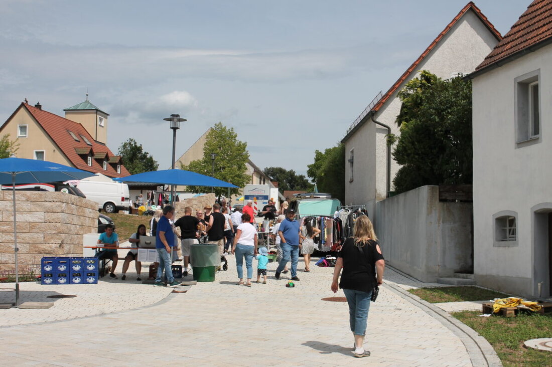 Pressath. Beim "Food Truck-Fest" genossen die Pressather vielfältige internationale Speisen, während der Bürgermeister sich über den großen Andrang freute.
