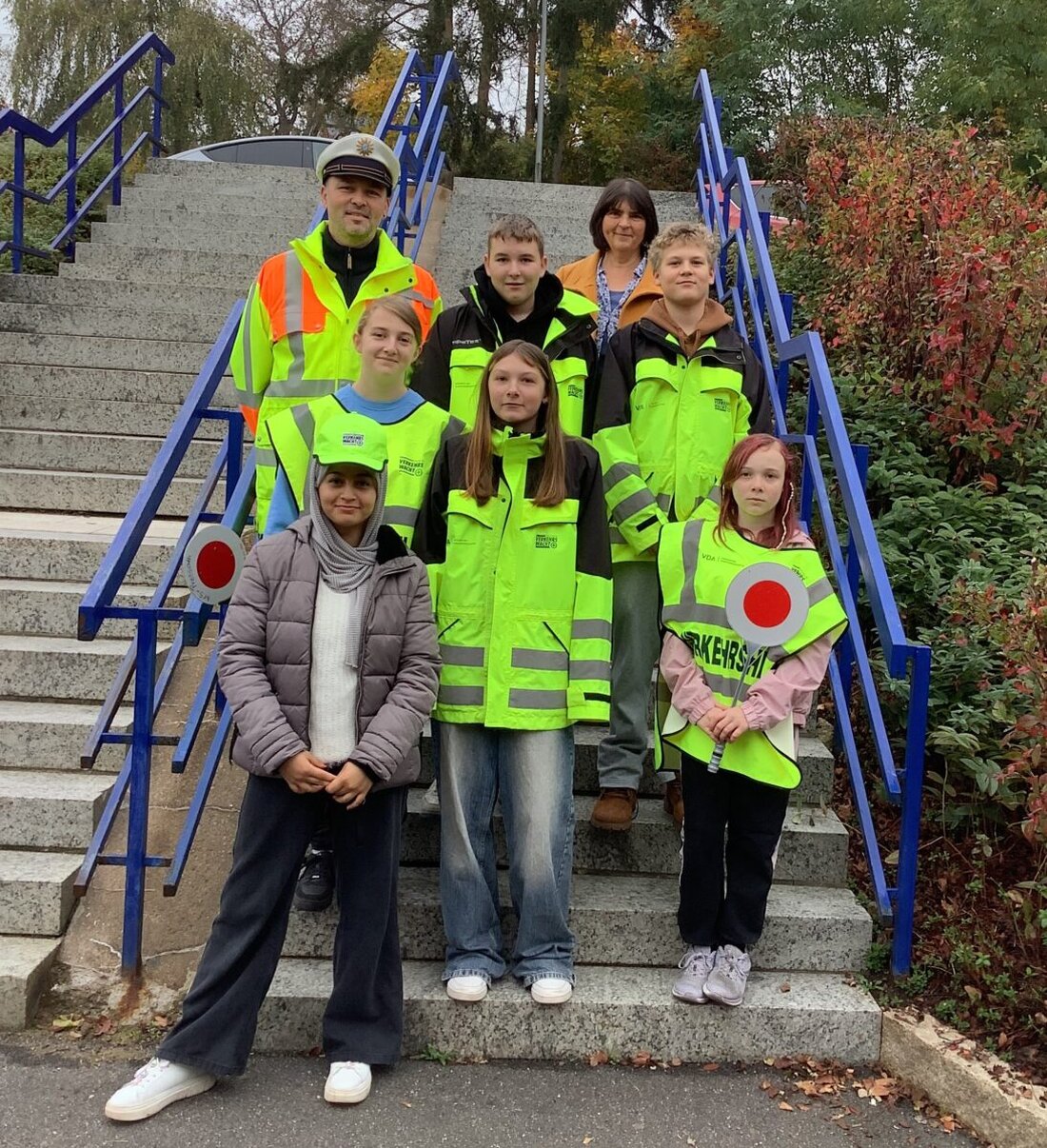 Pressath. An der Grund- und Mittelschule Pressath haben sechs neue Schülerlotsen ihre Aufgabe übernommen, nachdem sie von Polizeihauptmeister Paul Zawal ausgebildet wurden. Seit 70 Jahren gab es dank Schülerlotsen keinen schweren Unfall an gesicherten Übergängen.