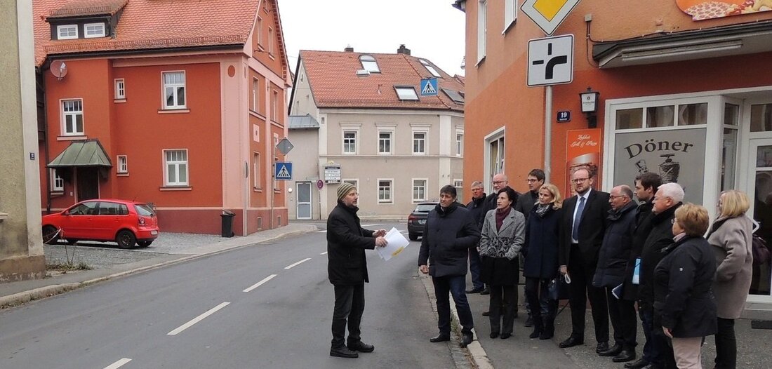 Pressath. Verbesserungen für die Ortsdurchfahrt in Pressath forderte zweiter Bürgermeister Max Schwärzer. Der CSU-Kreisrat unterbreitete Landrat Andreas Meier und der CSU-Kreistagsfraktion verschiedene Vorschläge. Von Gerald Morgenstern Zu Ortstermin und Sitzung [&hellip;]