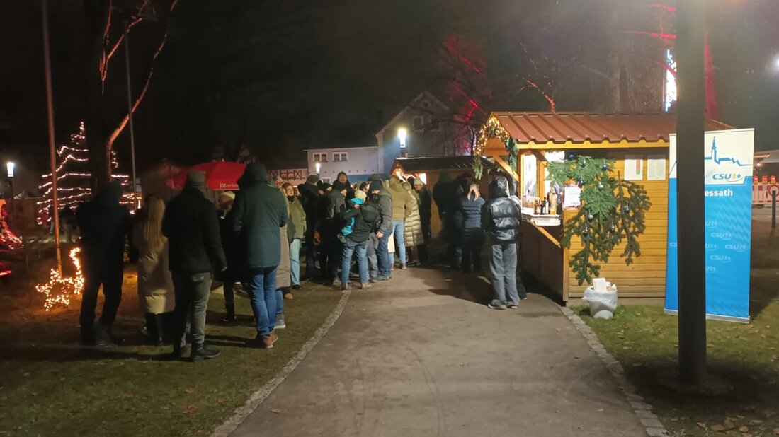 Pressath. Der umgezogene Pressather Christkindlmarkt zog mit 36 Ständen hunderte Besucher an, ergänzt durch besondere Attraktionen wie den Besuch der Pressather Christkinder.